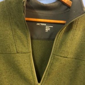 Arc’teryx Men’s zip front LG jacket